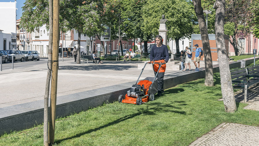 La tondeuse thermique auto-portée LC 551 SP/LC 551VBP Husqvarna