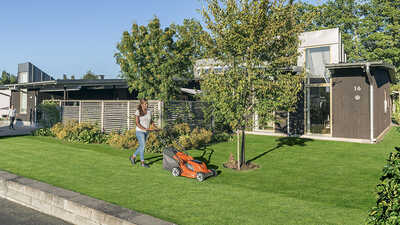 La tondeuse à gazon LC141i Husqvarna