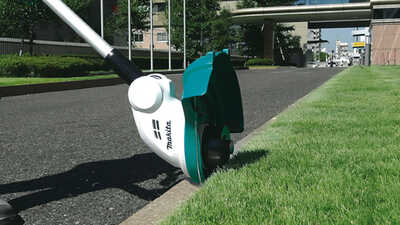Le coupe-herbe MAKITA UR180DWE
