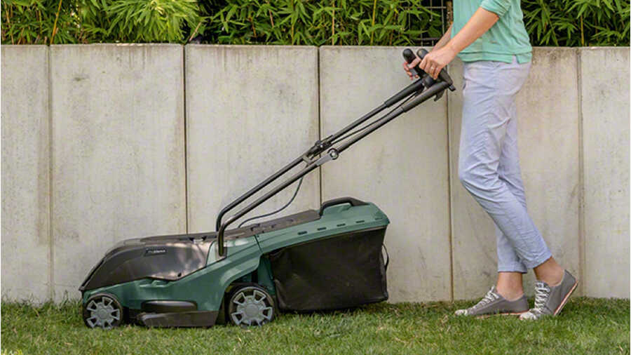 La tondeuse à gazon sans fil Bosch UniversalRotak 36-560