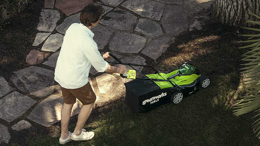 La tondeuse à gazon G40LM35 Greenworks