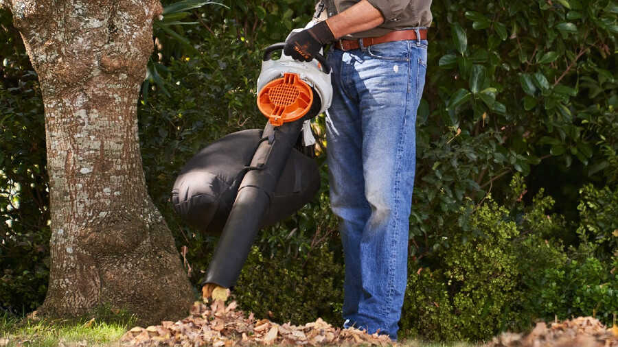 Aspirateur souffleur et broyeur de feuilles SHA 56 - Système AK Stihl