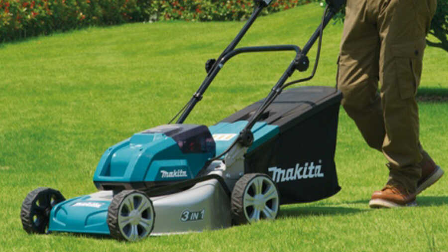  La tondeuse à gazon DLM530PT4 MAKITA