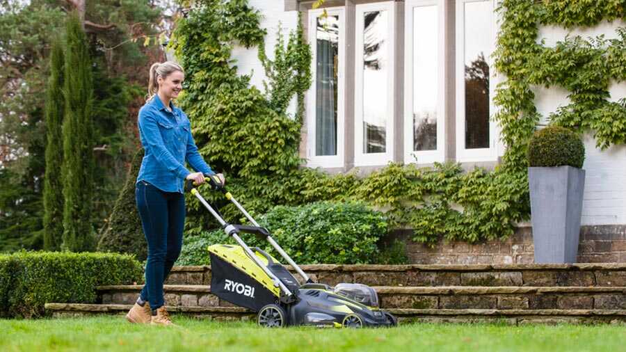 Guide d'achat des meilleures tondeuses à gazon sur batterie pas cher